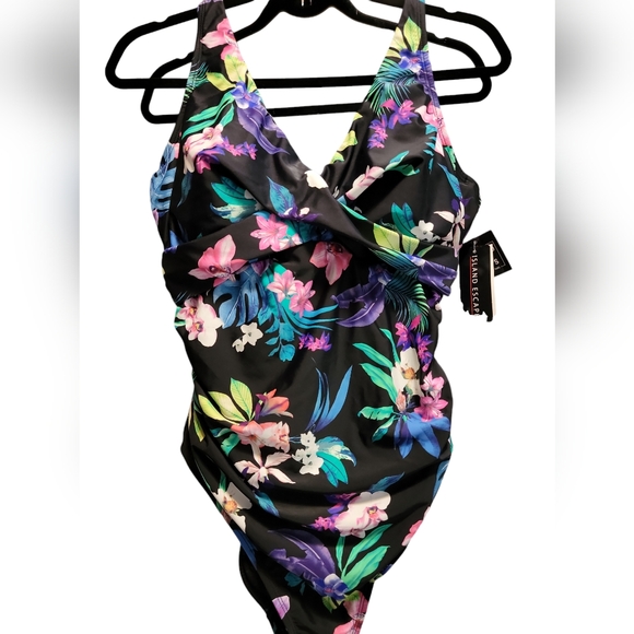 Island Escape One-Piece swimsuit.  Size 12 - Picture 2 of 9